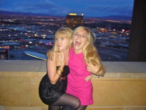 19352_271630261021_1578933_n